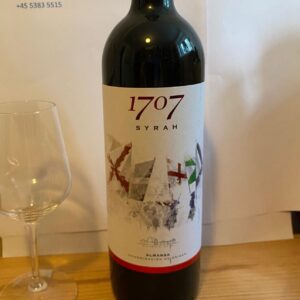 1707 syrah er en spansk rødvin lavet på syrah